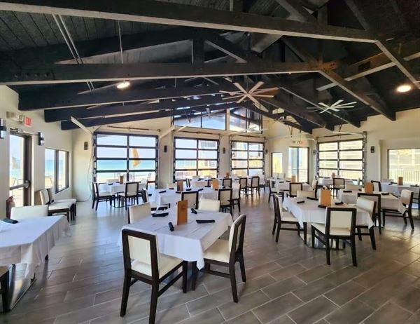 Chases on The Beach Bar & Restaurant