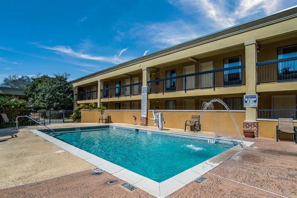 Quality Inn  & Suites Statesboro, GA