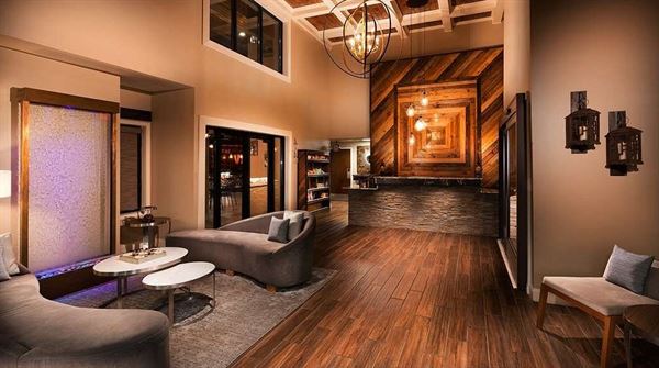 Aiden by Best Western Warm Springs