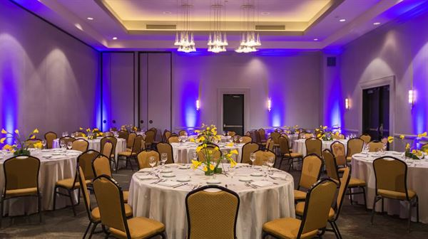 Renaissance Chicago O'Hare Suites Hotel