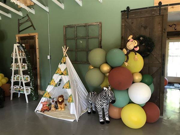 The Pallet Barn at Christmas Tree Lane