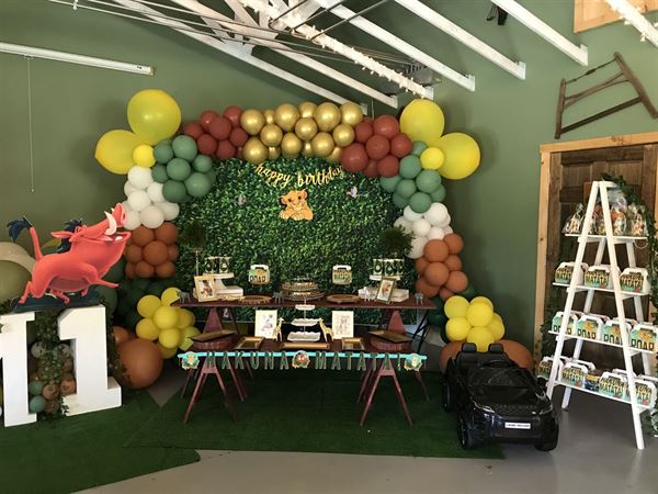 The Pallet Barn at Christmas Tree Lane