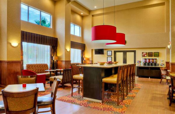 Hampton Inn & Suites Palmdale