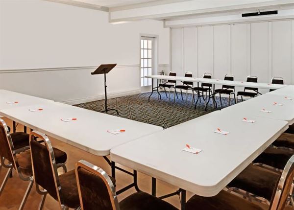 Howard Johnson Lindsay