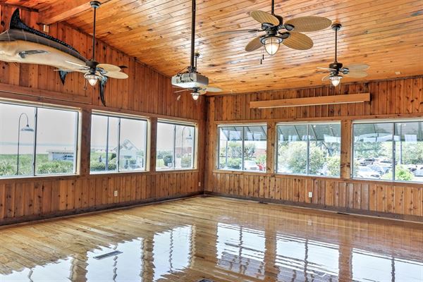 Lands End Yacht Club