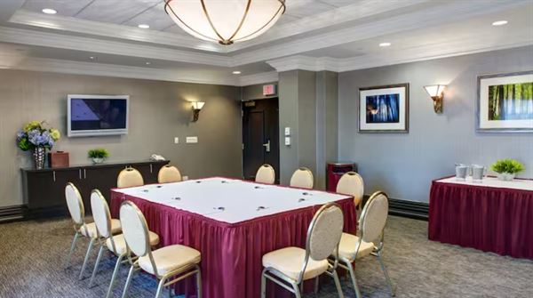 Hampton Inn & Suites by Hilton Toronto Airport