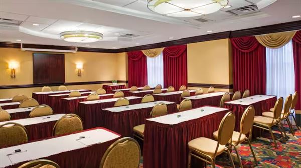 Hampton Inn & Suites by Hilton Toronto Airport