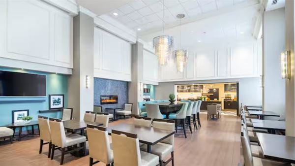 Hampton Inn & Suites by Hilton Toronto Airport