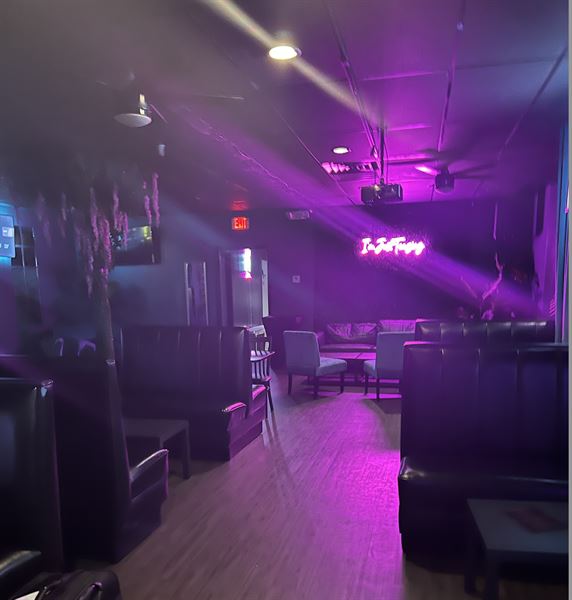 Tea'ze Daiquiri Lounge