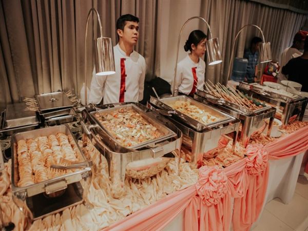 Elegant eats catering