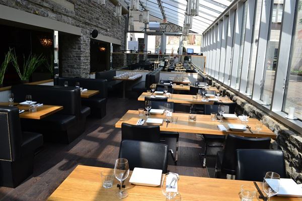 SIDEDOOR Contemporary Kitchen & Bar