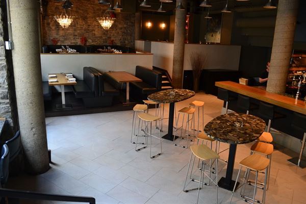 SIDEDOOR Contemporary Kitchen & Bar