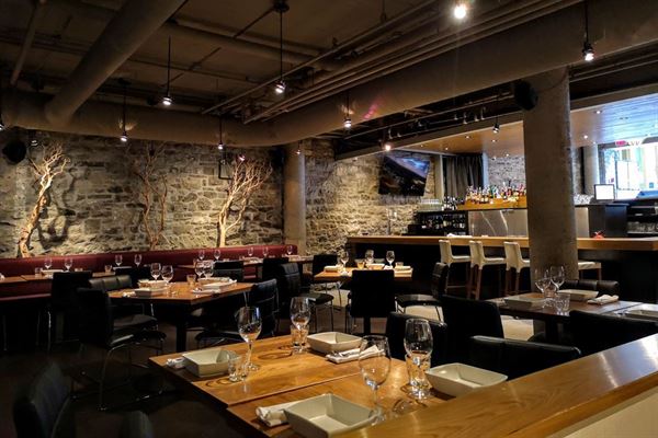 SIDEDOOR Contemporary Kitchen & Bar