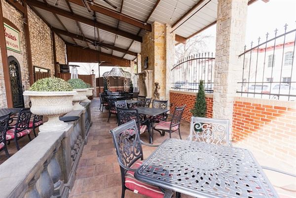 Farina's Winery and Cafe