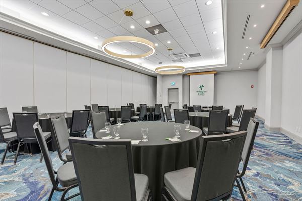 Holiday Inn & Suites Ottawa Kanata