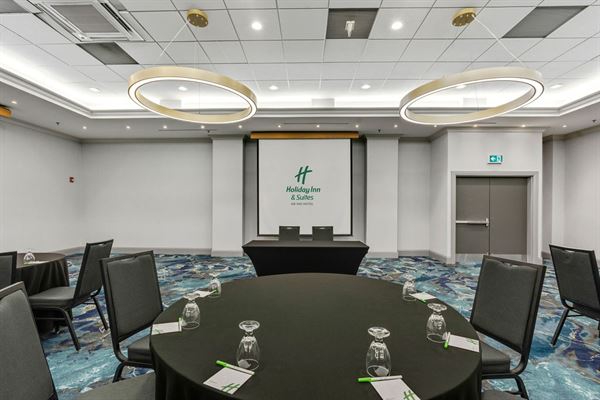 Holiday Inn & Suites Ottawa Kanata