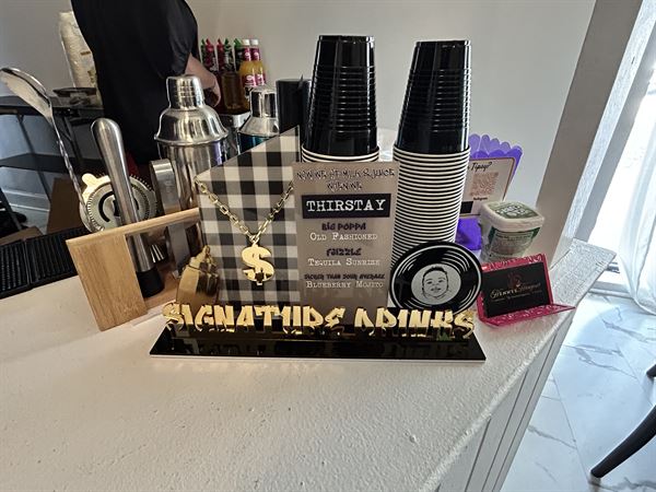 Henny’s Hangout LLC