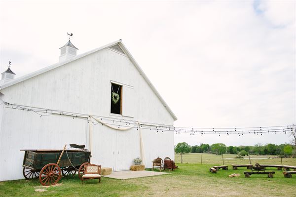 The Amish Barn at Edge