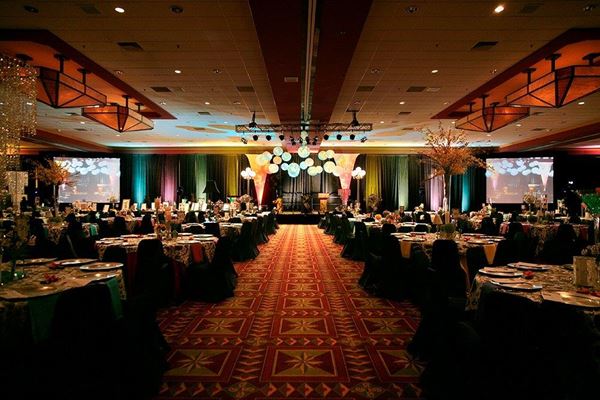 University Plaza Hotel and Convention Center