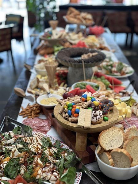 Flying Pig Pub & Kitchen