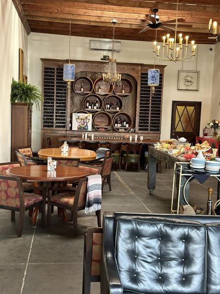 Flying Pig Pub & Kitchen