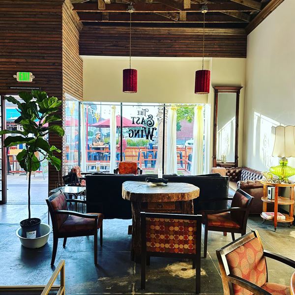 Flying Pig Pub & Kitchen