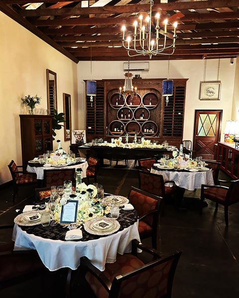 Flying Pig Pub & Kitchen