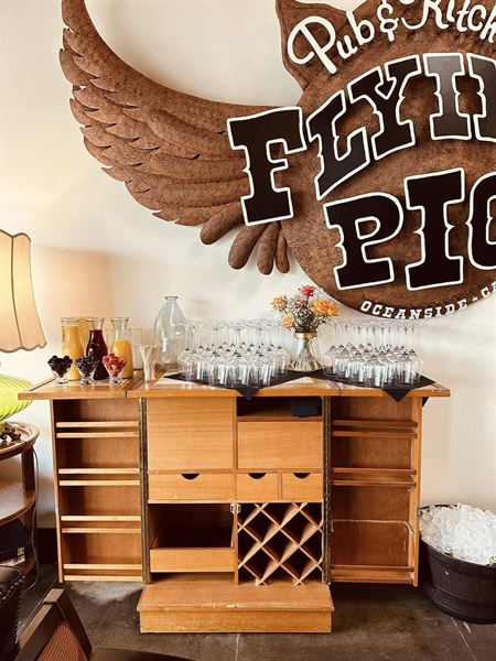 Flying Pig Pub & Kitchen