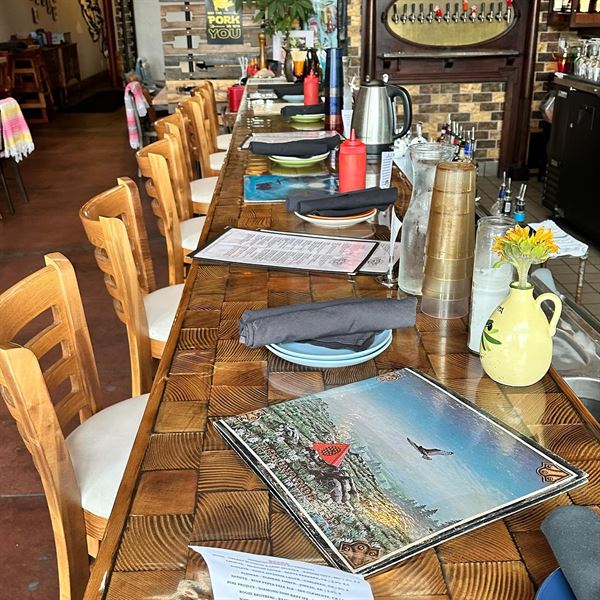 Flying Pig Pub & Kitchen