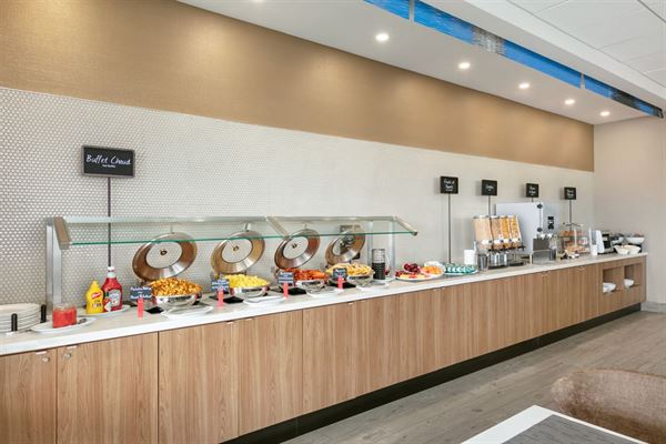 Embassy Suites by Hilton Montreal Airport