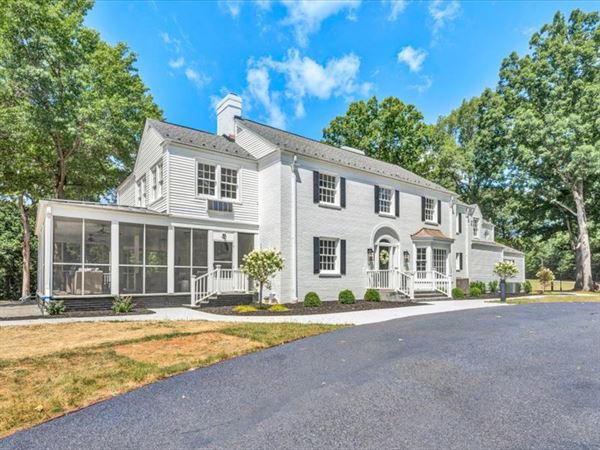 Milan Manor at Smith Mountain Lake