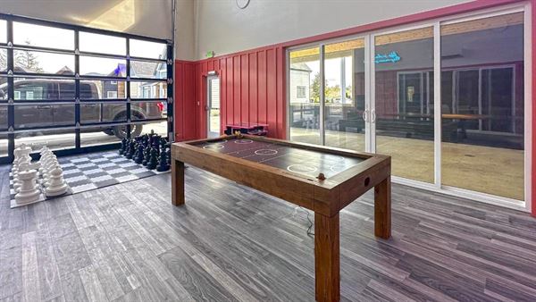 The Commons - Urban Coastal Lodging