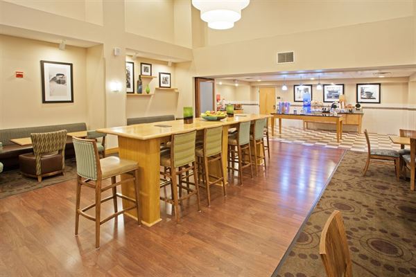 Hampton Inn & Suites Canton