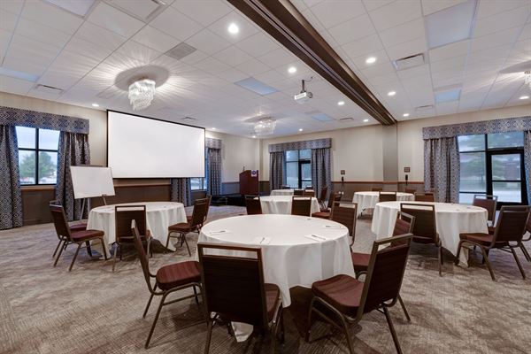 Hampton Inn & Suites Milwaukee West