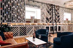 Wine Bar + Vinum Lounge