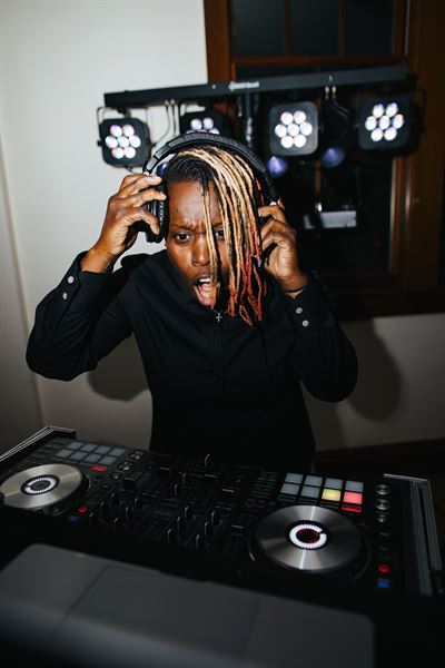 queendoq the Wedding DJ