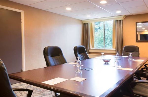 DoubleTree by Hilton Hotel Pittsburgh - Meadow Lands