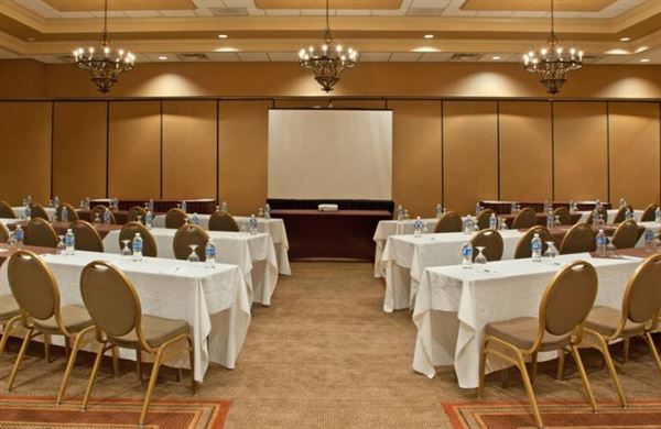 DoubleTree by Hilton Hotel Pittsburgh - Meadow Lands