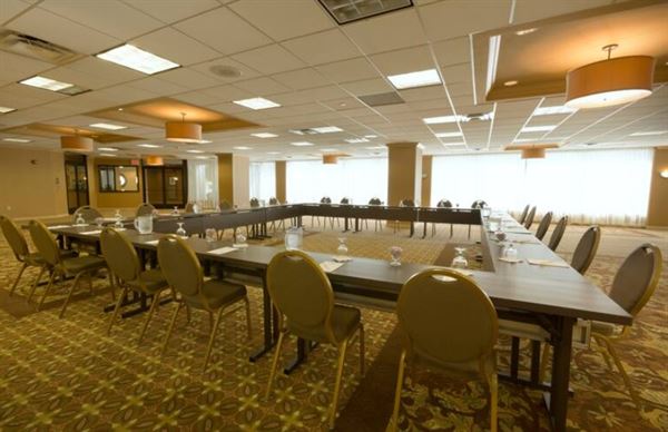 DoubleTree by Hilton Hotel Pittsburgh - Meadow Lands