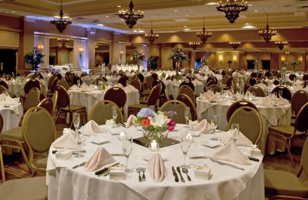 DoubleTree by Hilton Hotel Pittsburgh - Meadow Lands