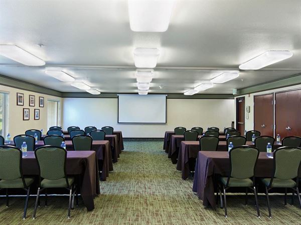 Oxford Suites Yakima Washington Hotel