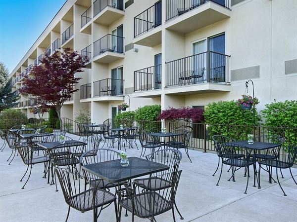 Oxford Suites Yakima Washington Hotel