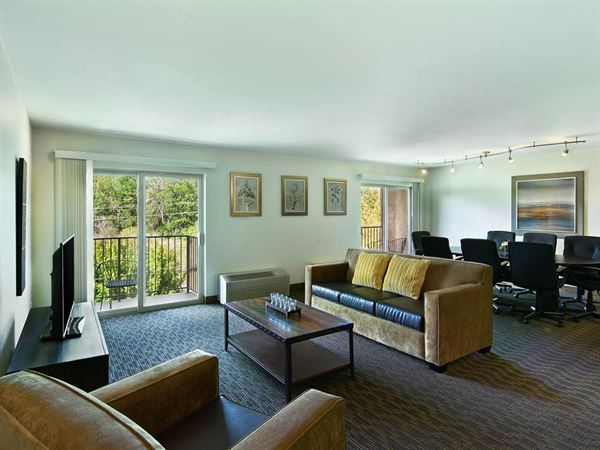 Oxford Suites Yakima Washington Hotel