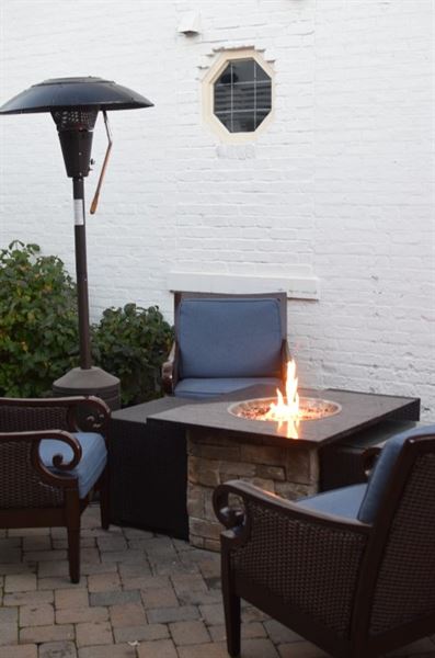 Unwind Wine Bar & Light Fare