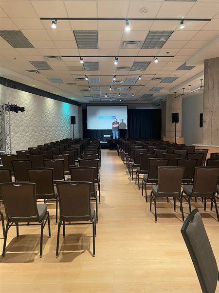 Aloft Dallas Downtown (The Pads)