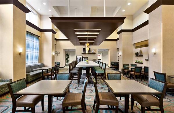 Hampton Inn & Suites Atlanta Airport West/Camp Creek Pkwy