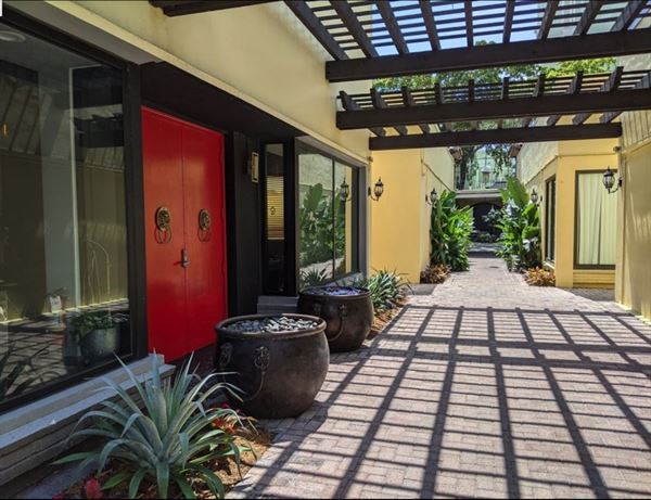 Red Door Asian Bistro & Hibachi- Las Olas, Fort Lauderdale