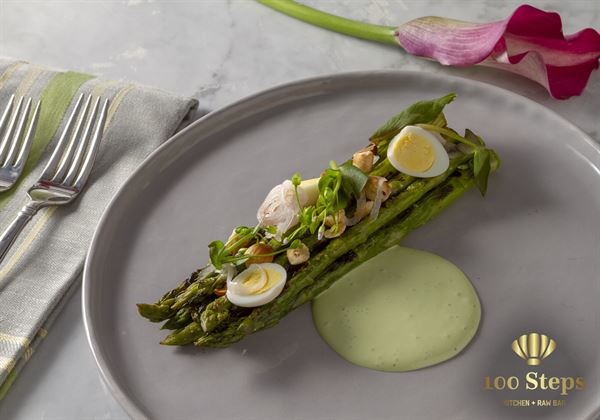 100 Steps Kitchen + Raw Bar