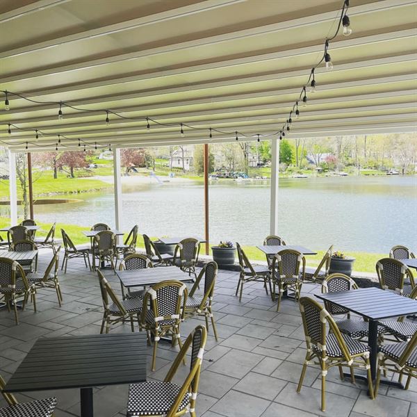 Andre's Lakeside Dining