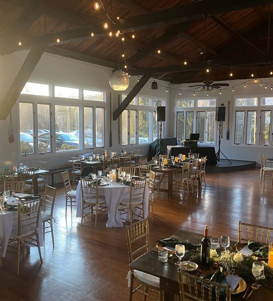 Andre's Lakeside Dining